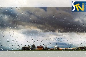 يكون طقس اليوم الاثنين 19 ديسمبر 2016 لجهة الساحل مغيّما جزئيا فأحيانا كثيف السحب مع بعض الأمطار وتكون محليا رعدية بعد الظهر، والريح تكون من القطاع الجنوبي قوية من 60 إلى 80 كلم/س قرب السواحل ومعتدلة فقوية نسبيا من 30 إلى 50 كلم/س داخل البلاد حيث تكون مثيرة محليا للرمال بالجنوب. البحر يكون مضطربا فشديد الإضطرب، فيما تتراوح الحرارة القصوى عامة بين 15 و20 درجة وتكون في حدود 13 درجة بالمرتفعات.